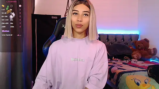 Snapshot of Sweet-Cris chatting on October 29, 2:05 pm Sweet-Cris online show from October 29, 2:05 pm