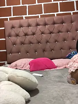 Rachellcooperrr online show from June 2, 2:33 am