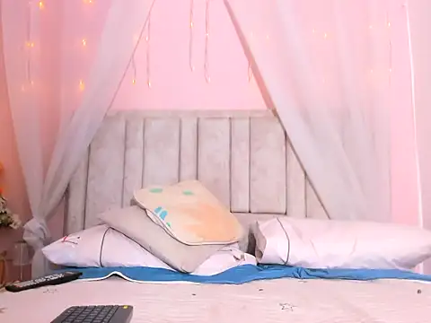 Rachellcooperrr online show from October 24, 12:15 pm