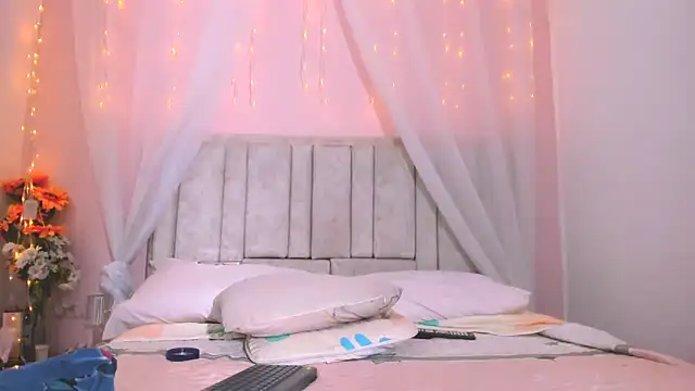 Rachellcooperrr online show from October 19, 10:45 pm