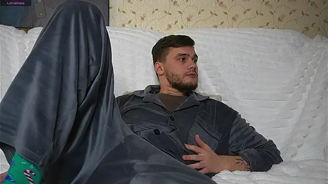 johnstoneisland online show from January 15, 8:34 pm