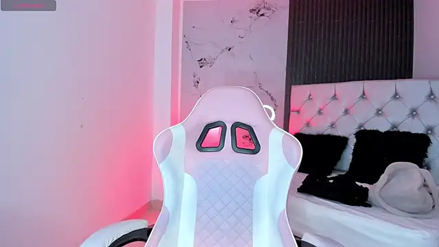 chloesagee online show from November 5, 11:30 pm