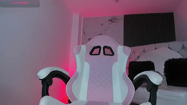 chloesagee online show from September 27, 11:44 pm