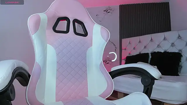 chloesagee online show from October 22, 11:25 pm