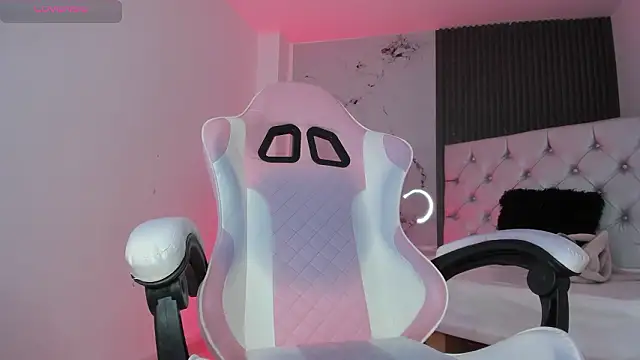 chloesagee online show from February 5, 9:54 pm