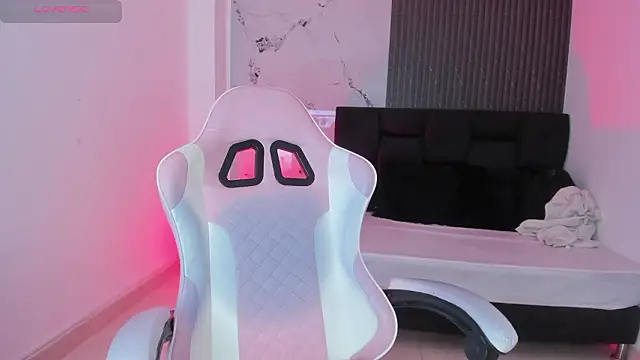 chloesagee online show from March 4, 10:17 pm