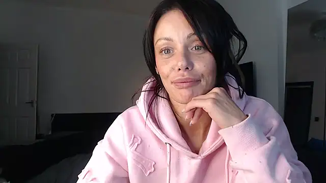 Snapshot of OliviaRyan22 chatting on November 16, 9:30 pm OliviaRyan22 online show from November 16, 9:30 pm