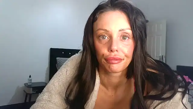 OliviaRyan22 online show from January 7, 6:35 pm