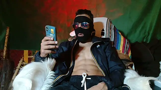 JUSTFORRICH online show from January 9, 3:52 pm