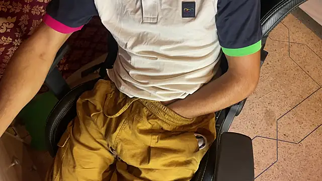 JUSTFORRICH online show from October 18, 1:46 pm