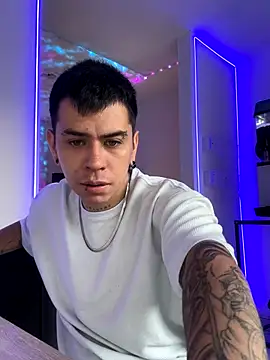 chris suarez online show from November 7, 9:41 pm