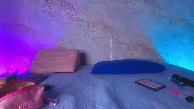 Snapshot of carol_juicyy chatting on November 13, 7:18 pm carol juicyy online show from November 13, 7:18 pm