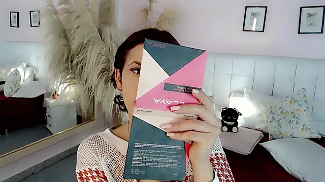 nathalialoes1 online show from December 2, 7:04 pm