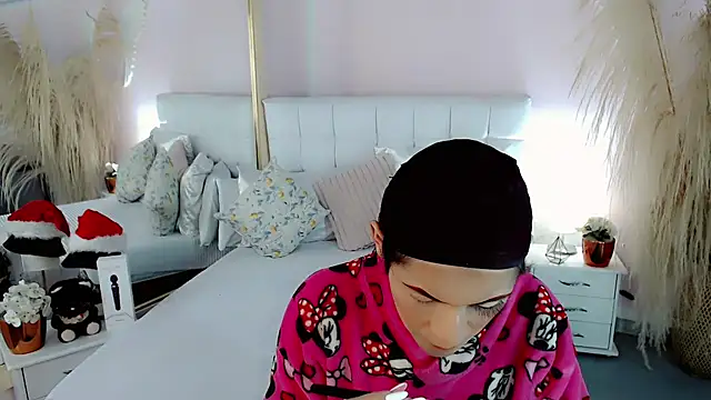 nathalialoes1 online show from December 15, 12:33 pm