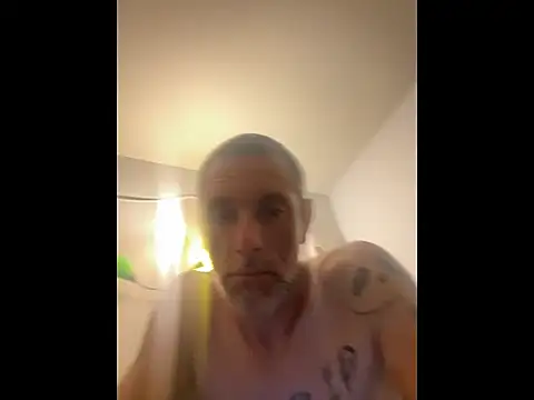 Snapshot of jarjar83 chatting on July 6, 8:32 am jarjar83 online show from July 6, 8:32 am