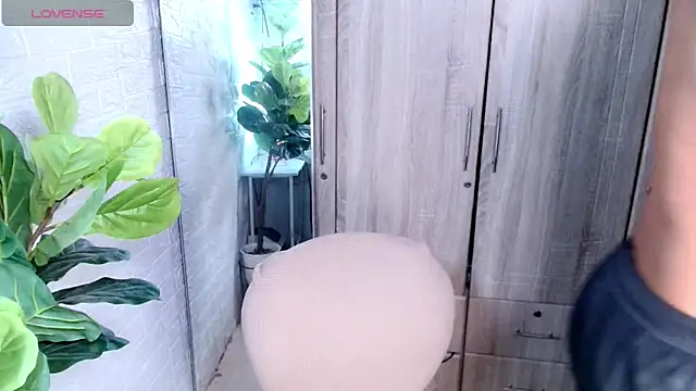 PinooyMilker online show from March 28, 6:31 pm