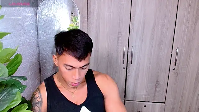 PinooyMilker online show from November 23, 4:17 pm