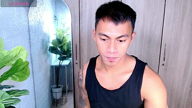 PinooyMilker online show from April 28, 2:43 pm