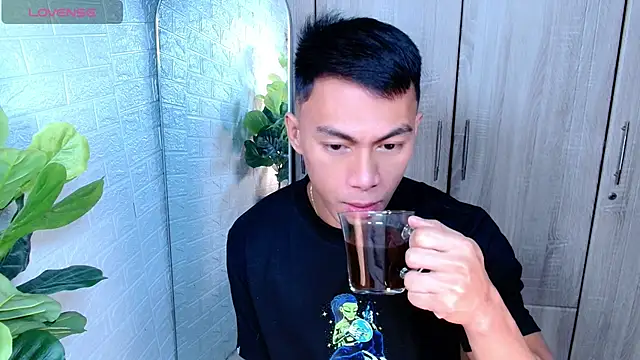 PinooyMilker online show from December 21, 10:21 pm