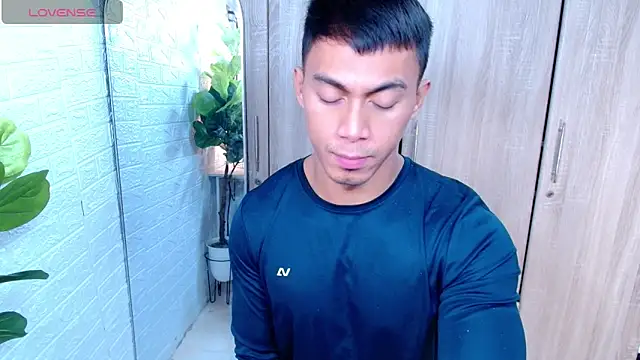 PinooyMilker online show from December 14, 8:58 pm