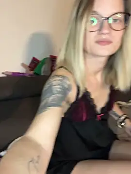 Snapshot of Lesamantssexy chatting on February 17, 7:22 pm Lesamantssexy online show from February 17, 7:22 pm