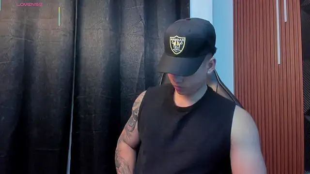 Draven Marceaux online show from December 19, 11:45 am