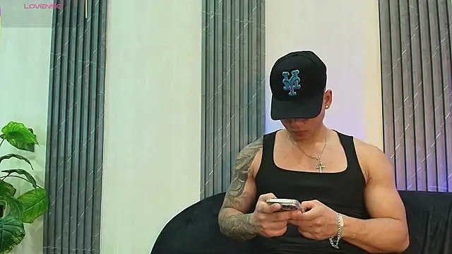 Snapshot of Draven_Marceaux chatting on July 10, 11:21 am Draven Marceaux online show from July 10, 11:21 am
