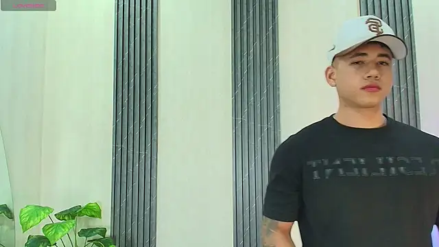 Snapshot of Draven_Marceaux chatting on July 16, 11:18 am Draven Marceaux online show from July 16, 11:18 am