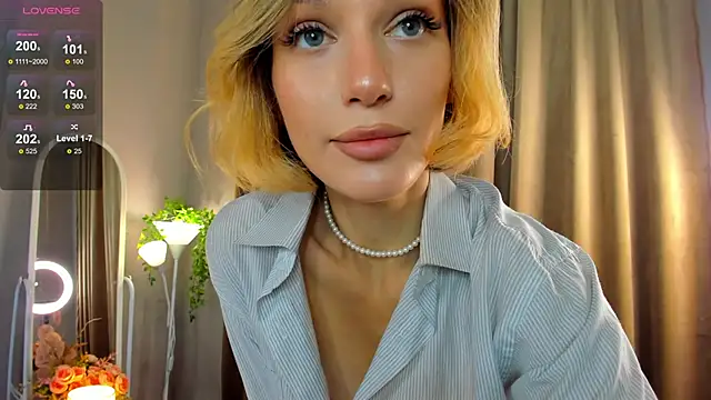 Ice Strawberry online show from September 18, 2:14 am
