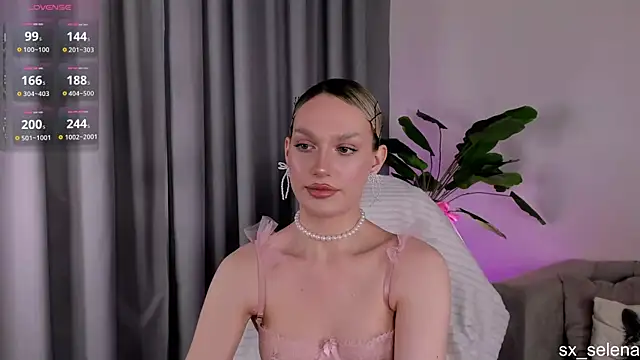 Ice Strawberry online show from May 13, 3:02 am