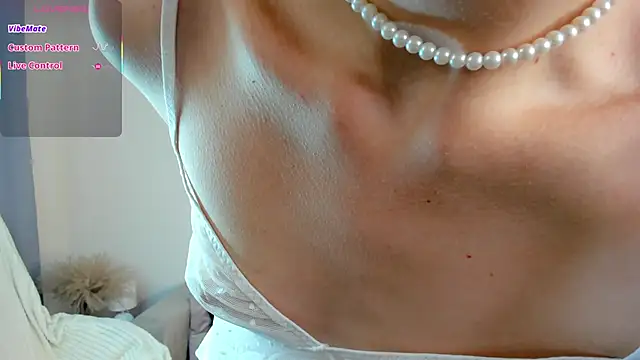 Ice Strawberry online show from November 13, 3:21 am