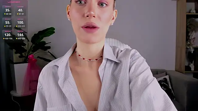 Ice Strawberry online show from April 3, 3:13 am