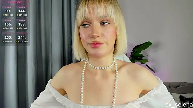 Ice Strawberry online show from May 15, 2:09 am