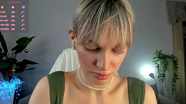 Ice Strawberry online show from December 20, 2:14 am