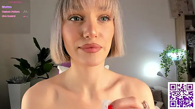 Ice Strawberry online show from January 12, 2:51 am