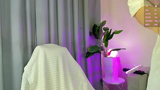 Snapshot of Ice_Strawberry chatting on June 5, 3:11 am Ice Strawberry online show from June 5, 3:11 am