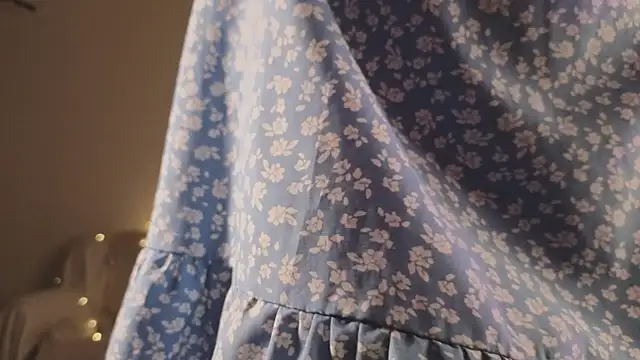 Snapshot of Pixxxis chatting on November 6, 12:14 am Pixxxis online show from November 6, 12:14 am