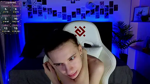 Snapshot of kaleriyaa_ chatting on November 14, 1:31 am kaleriyaa online show from November 14, 1:31 am