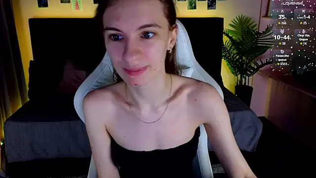 Snapshot of kaleriyaa_ chatting on November 23, 1:26 am kaleriyaa online show from November 23, 1:26 am