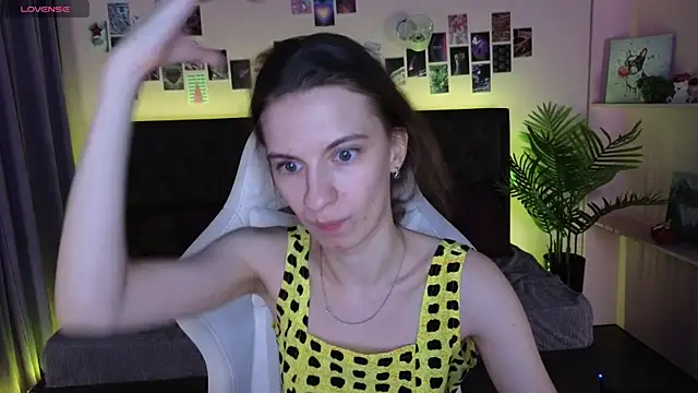 Snapshot of kaleriyaa_ chatting on December 2, 2:56 am kaleriyaa online show from December 2, 2:56 am