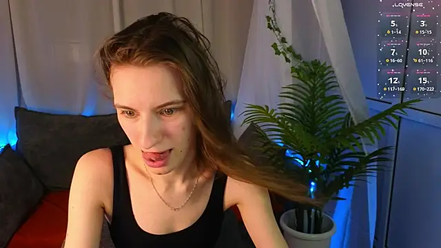 Snapshot of kaleriyaa_ chatting on November 17, 8:29 am kaleriyaa online show from November 17, 8:29 am