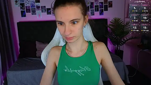 Snapshot of kaleriyaa_ chatting on November 19, 8:36 am kaleriyaa online show from November 19, 8:36 am