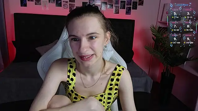Snapshot of kaleriyaa_ chatting on October 16, 1:36 am kaleriyaa online show from October 16, 1:36 am