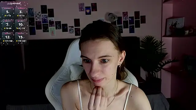 Snapshot of kaleriyaa_ chatting on November 15, 1:31 am kaleriyaa online show from November 15, 1:31 am