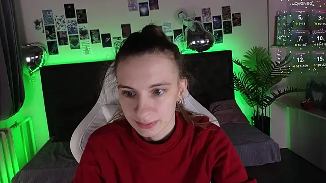 Snapshot of kaleriyaa_ chatting on December 14, 3:24 am kaleriyaa online show from December 14, 3:24 am