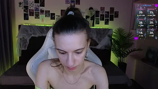 Snapshot of kaleriyaa_ chatting on November 4, 1:31 am kaleriyaa online show from November 4, 1:31 am