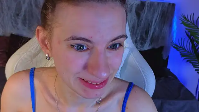 Snapshot of kaleriyaa_ chatting on October 25, 1:27 am kaleriyaa online show from October 25, 1:27 am