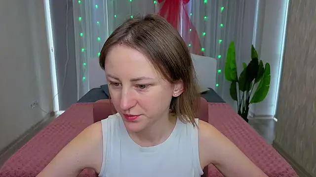 LuluChiiii online show from December 16, 10:41 am