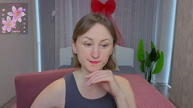 LuluChiiii online show from February 11, 9:53 am