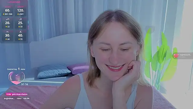 LuluChiiii online show from September 24, 9:49 am